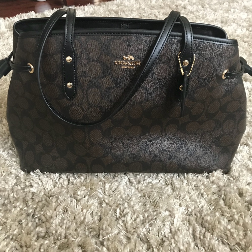 Coach
Drwstring Carryall Brown/BlackShoulder Bag